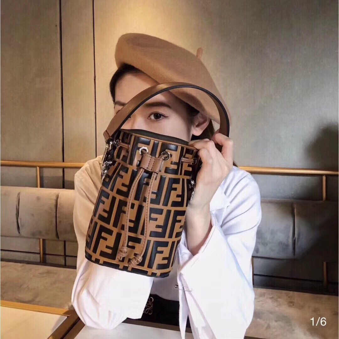 펜디 몬트레조 버킷백 미니