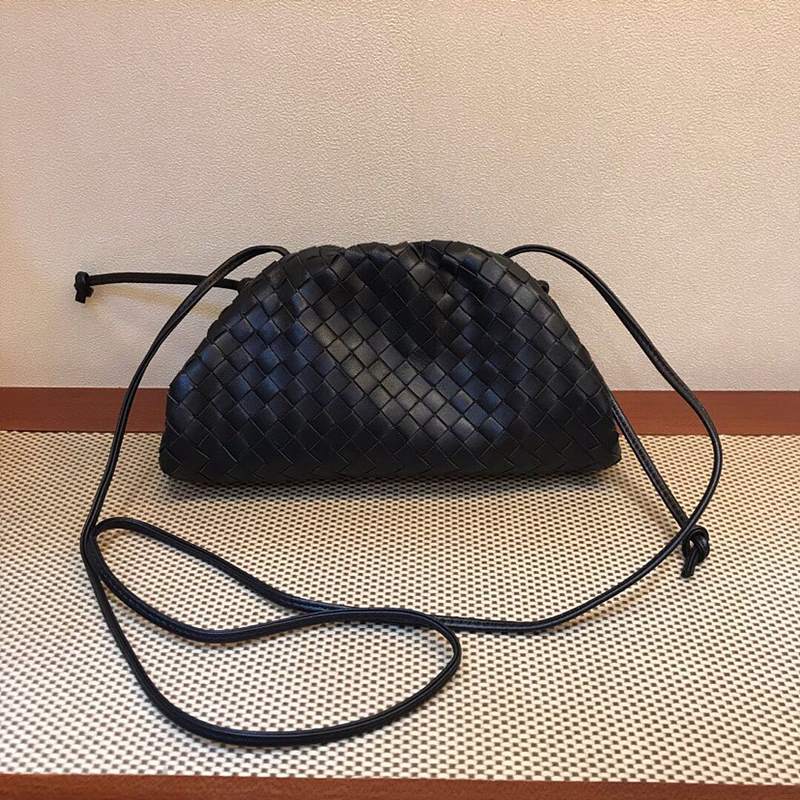 보테가베네타 인트레치아토 파우치 클러치백 22cm