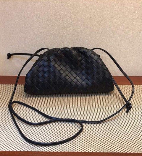보테가베네타 인트레치아토 파우치 클러치백 22cm