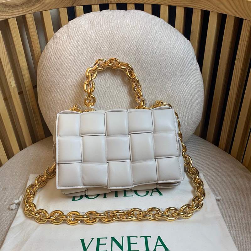 보테가베네타 패딩 카세트 체인백