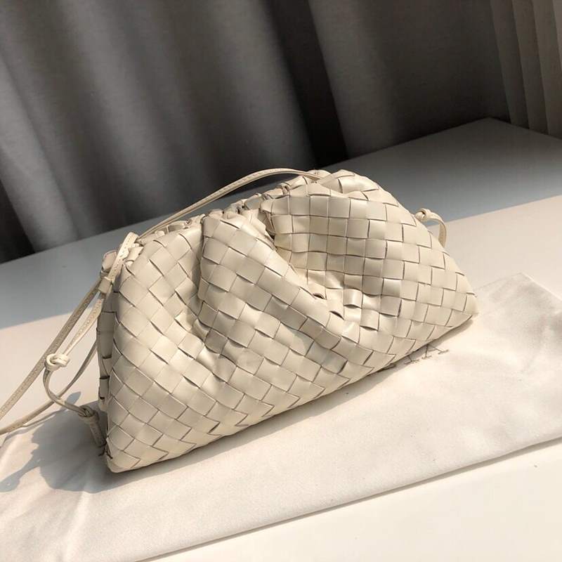 보테가베네타 인트레치아토 파우치 클러치백 22cm
