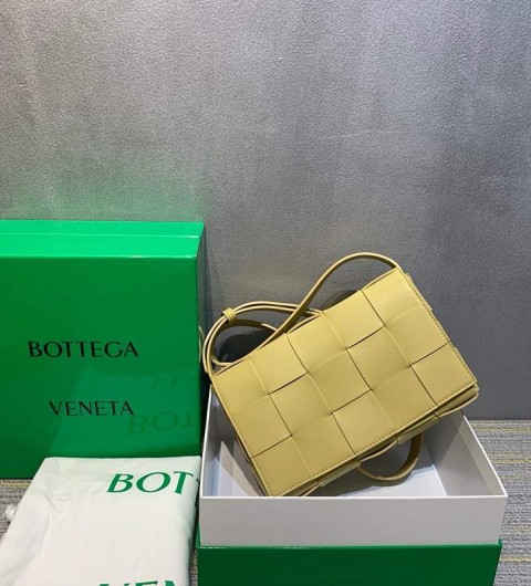 보테가베네타 카세트백