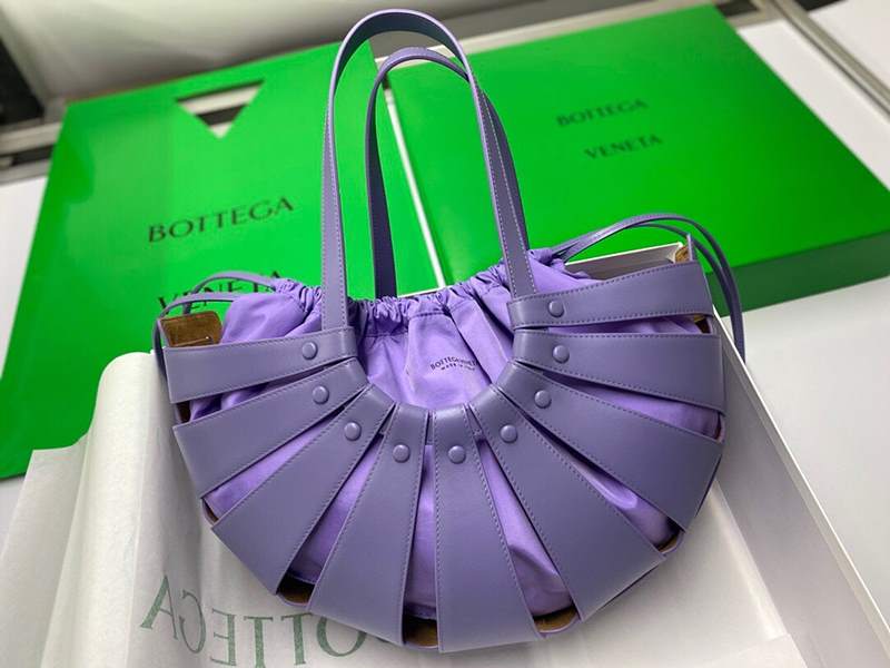 보테가베네타 쉘 40cm