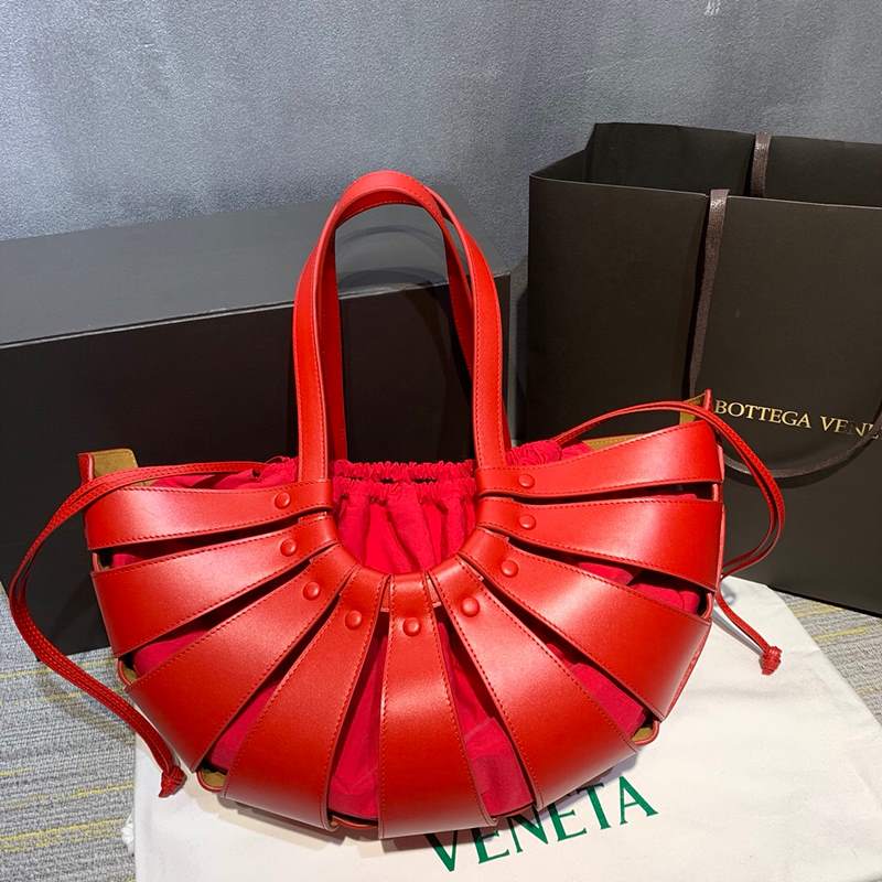 보테가베네타 쉘 40cm