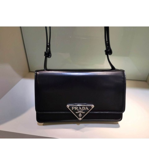 프라다 브러시드 가죽 숄더백 24cm 1BD321