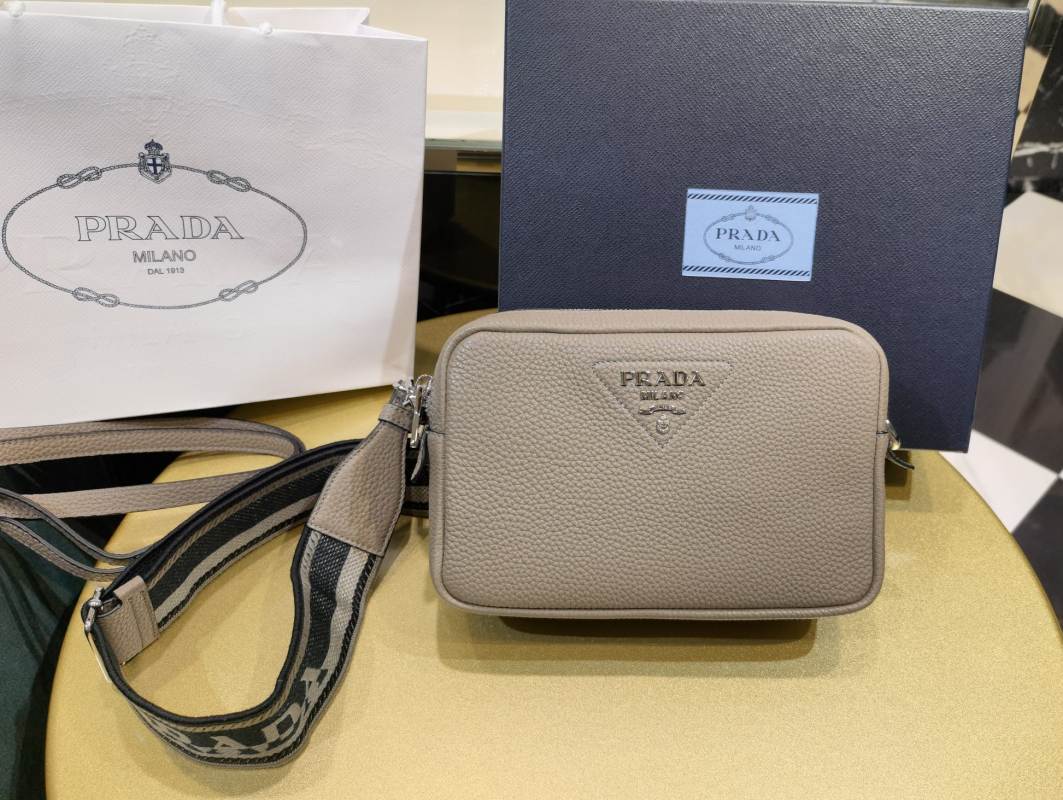 프라다 다이노 가죽 숄더백 [더블 스트랩] 1BH082