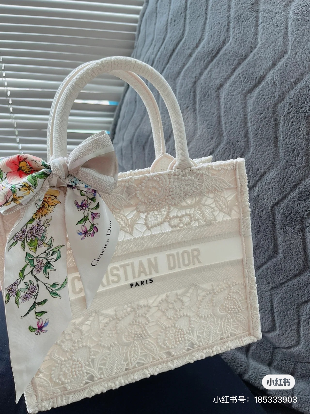 디올 북토트백 36cm