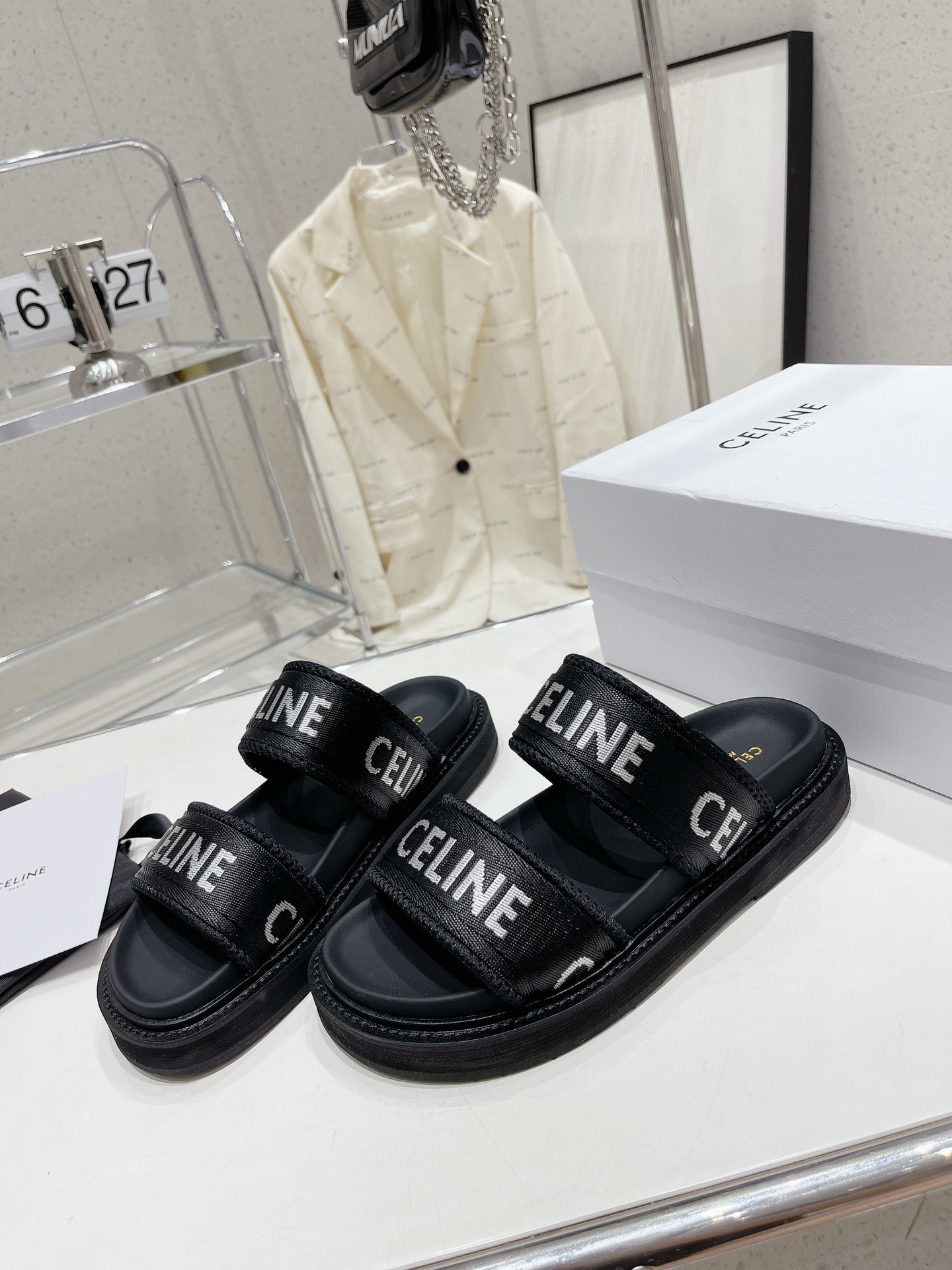 셀린느 레오 슬리퍼 샌들