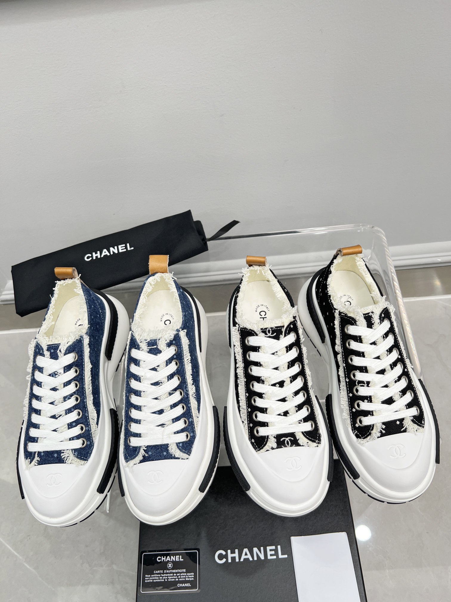 샤넬 스니커즈 블랙 & 데님